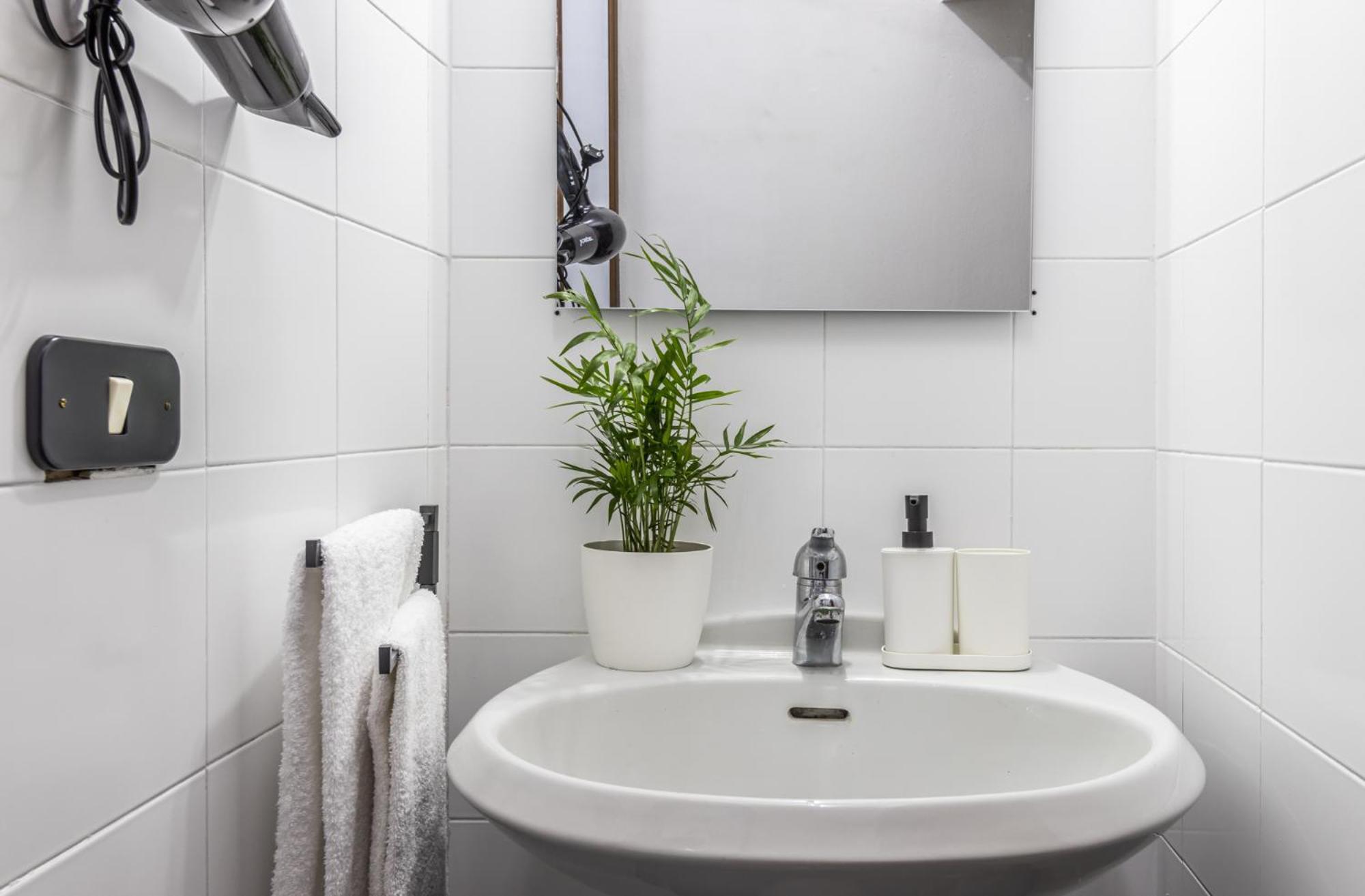 Ottonelli Street Stay- Wifi Fibra Free Tra Storchi & Centro Storico Modena Bagian luar foto